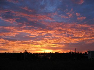 красивый закат на даче